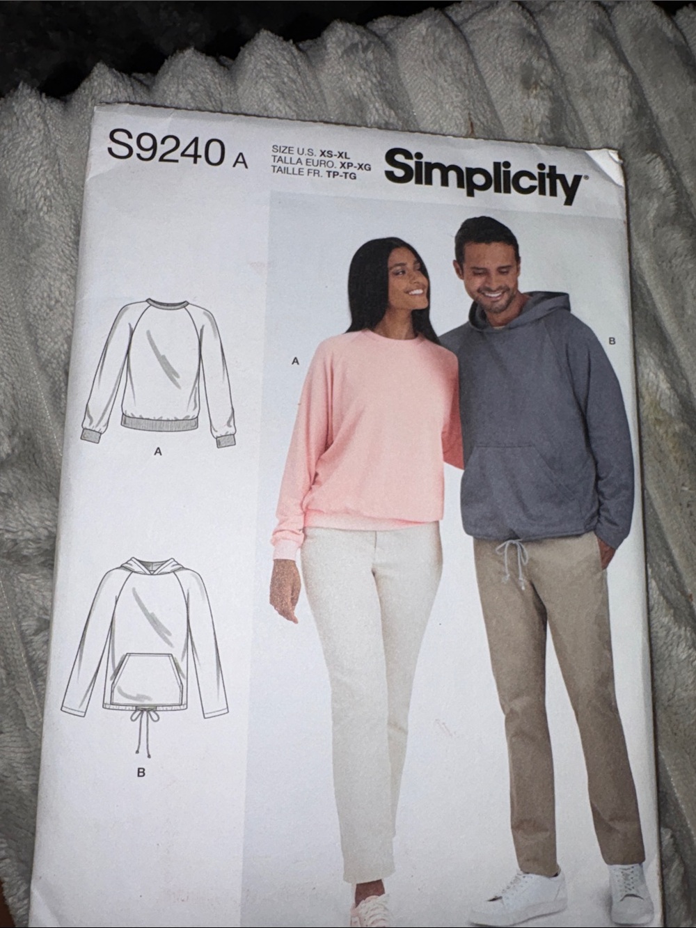 Simplicity S9240  women’s/ Men’s Crewneck Hoodie & Sweatshirt